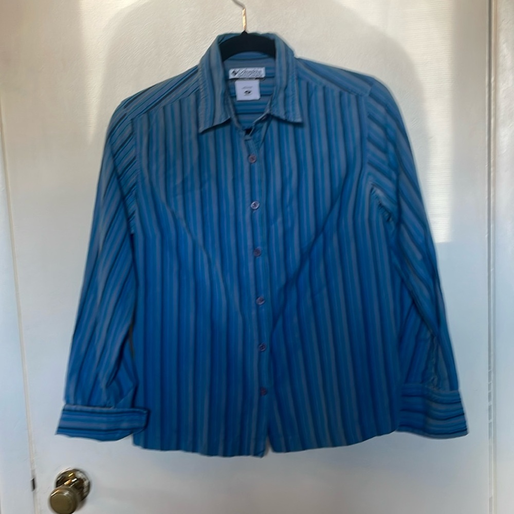 Columbia Ladies Blue button down. Well loved but still very nice. Medium. Stripe